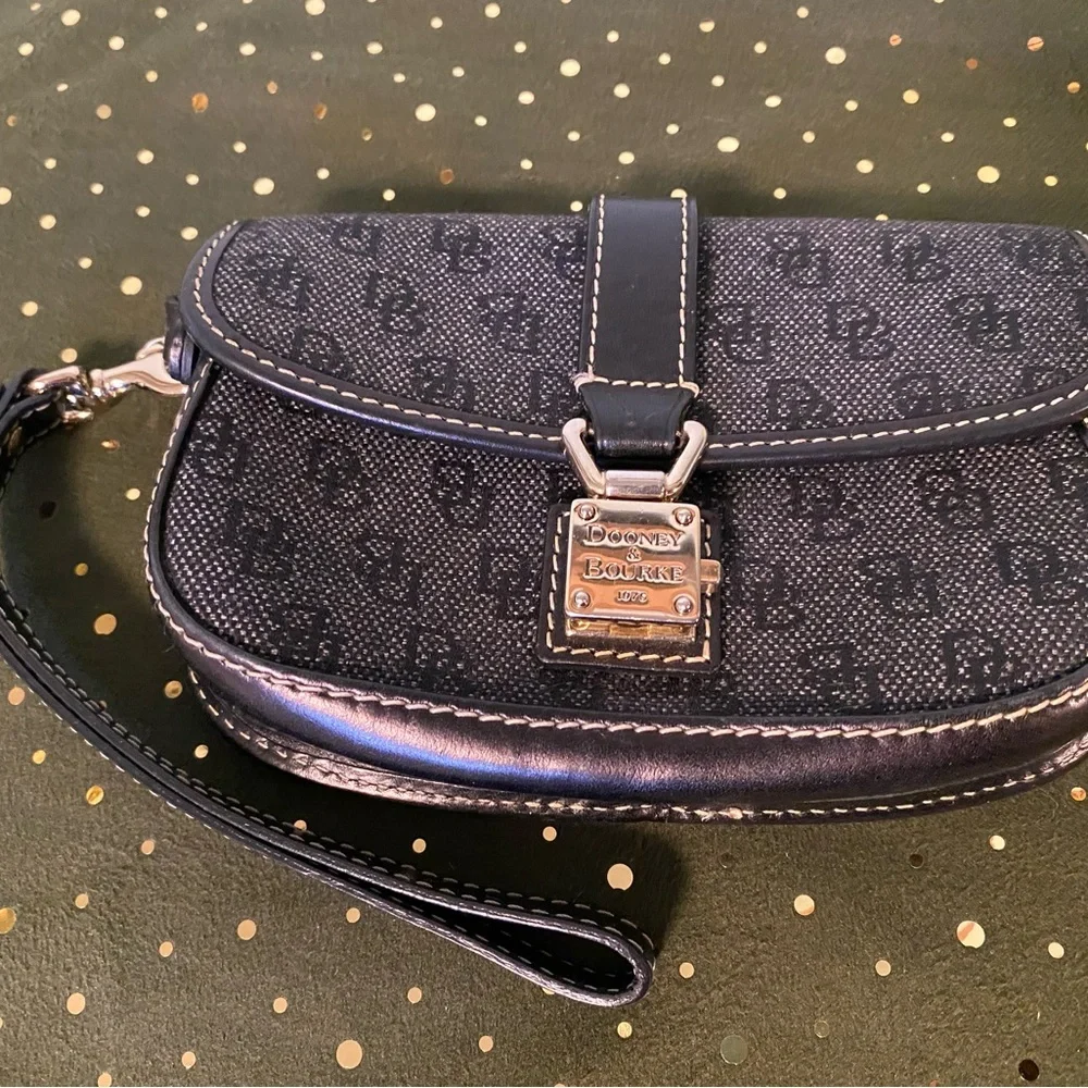 EUC Dooney and Bourke small wristlet Black - Picture 2 of 5